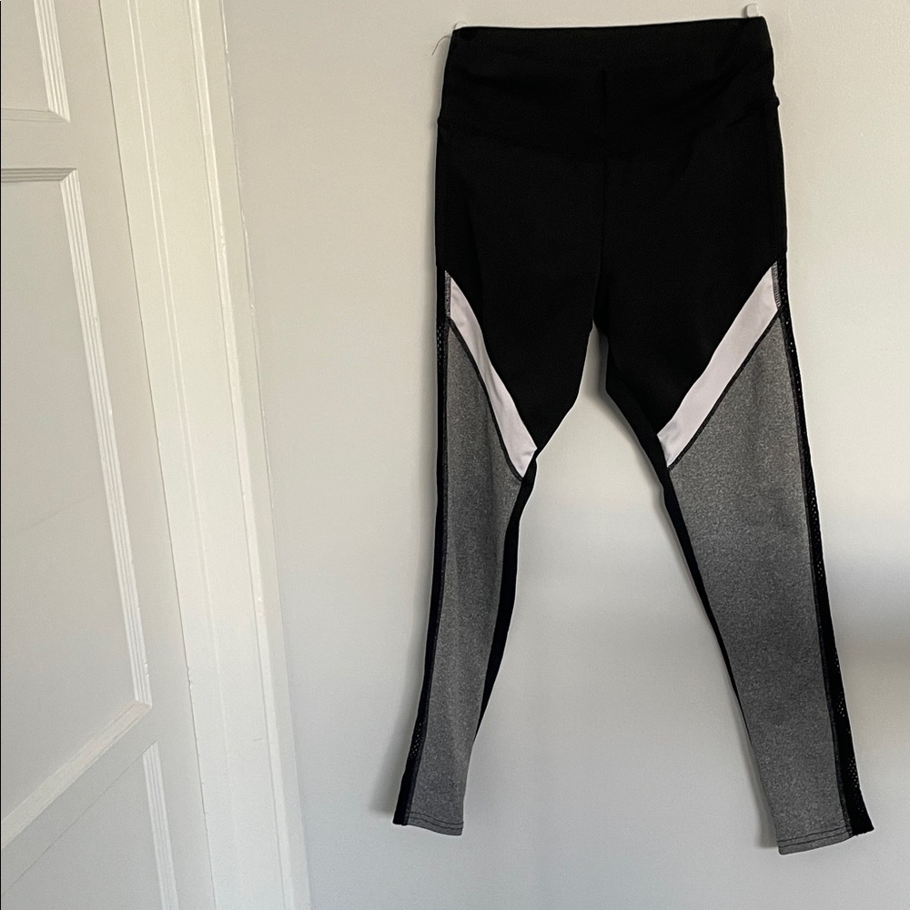 Black and Gray women’s Xs Leggings